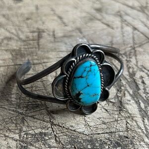 🔥 SOLD!! 🔥 Antique Vintage Navajo Flower Sterling Turquoise Cuff Bracelet